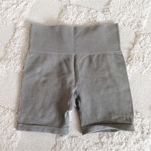 Joylab grey ribbed biker shorts